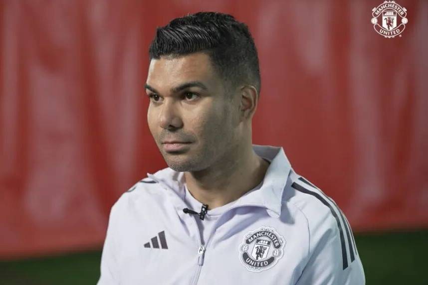 卡塞米罗宣布离开曼联细节！球迷挽留感动全家，人走心留永远支持红魔